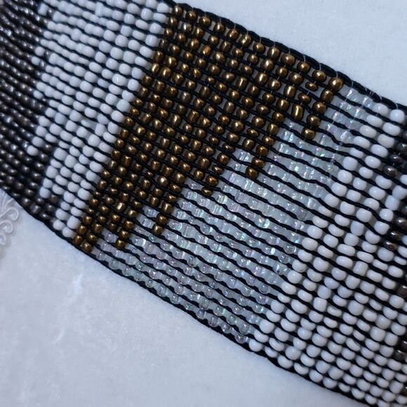 Woven Beaded Strech Belt with Brown Wood Buckle Clasp - Picture 9 of 9